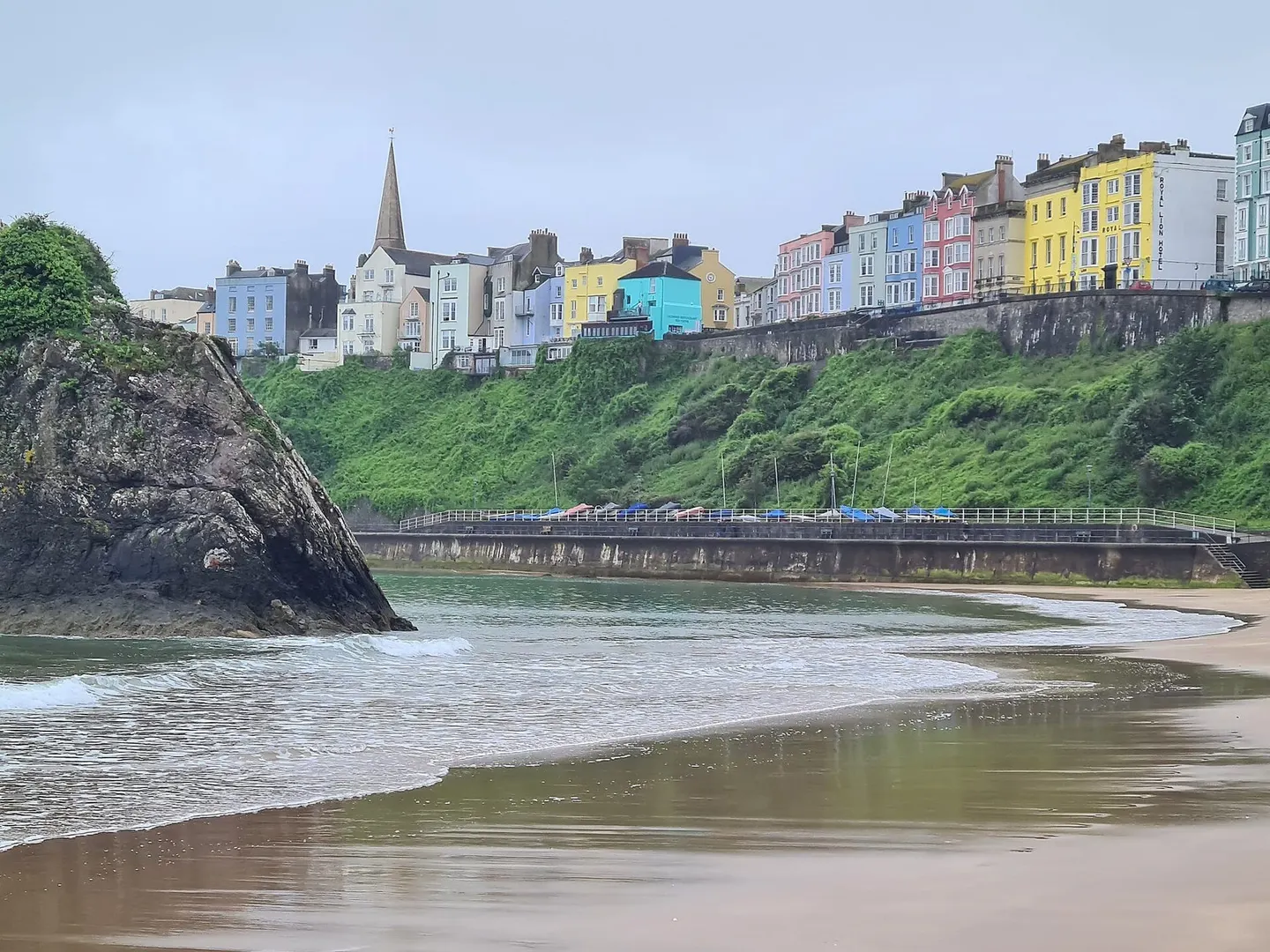 Photo of Tenby North Beach, a beach in Pembrokeshire, south west Wales.
