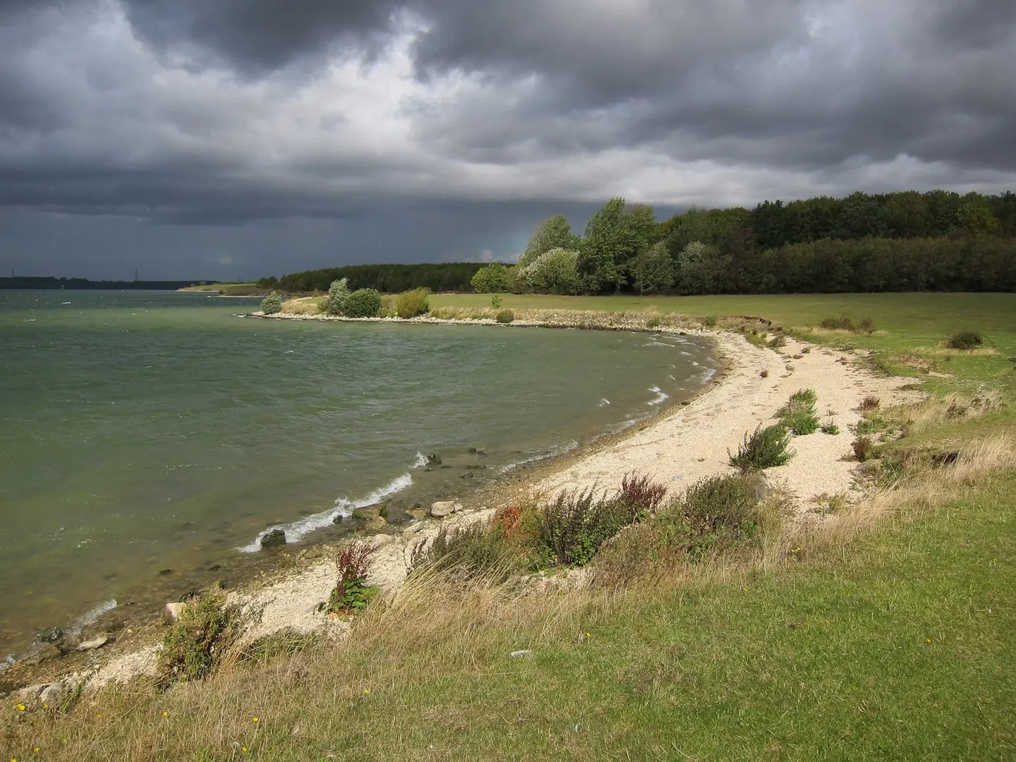 Photo of Grafham Water, a reservoir near Buckden, Cambridgeshire, eastern England.