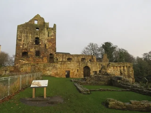 Photo of Ravenscraig Castle (Fife), a ruined castle near Dysart, Fife, central Scotland.