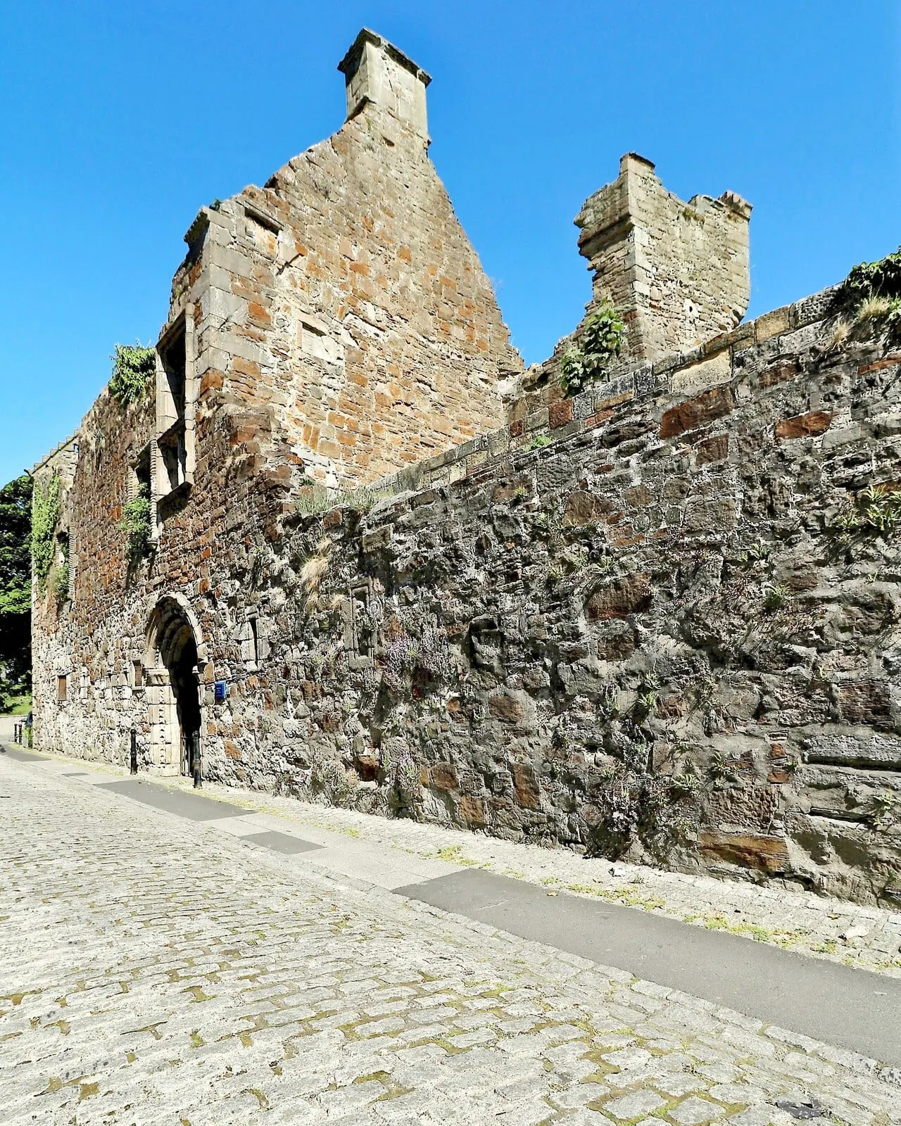 Photo of Seagate Castle, a ruined castle near Dundonald, North Ayrshire, southern Scotland.