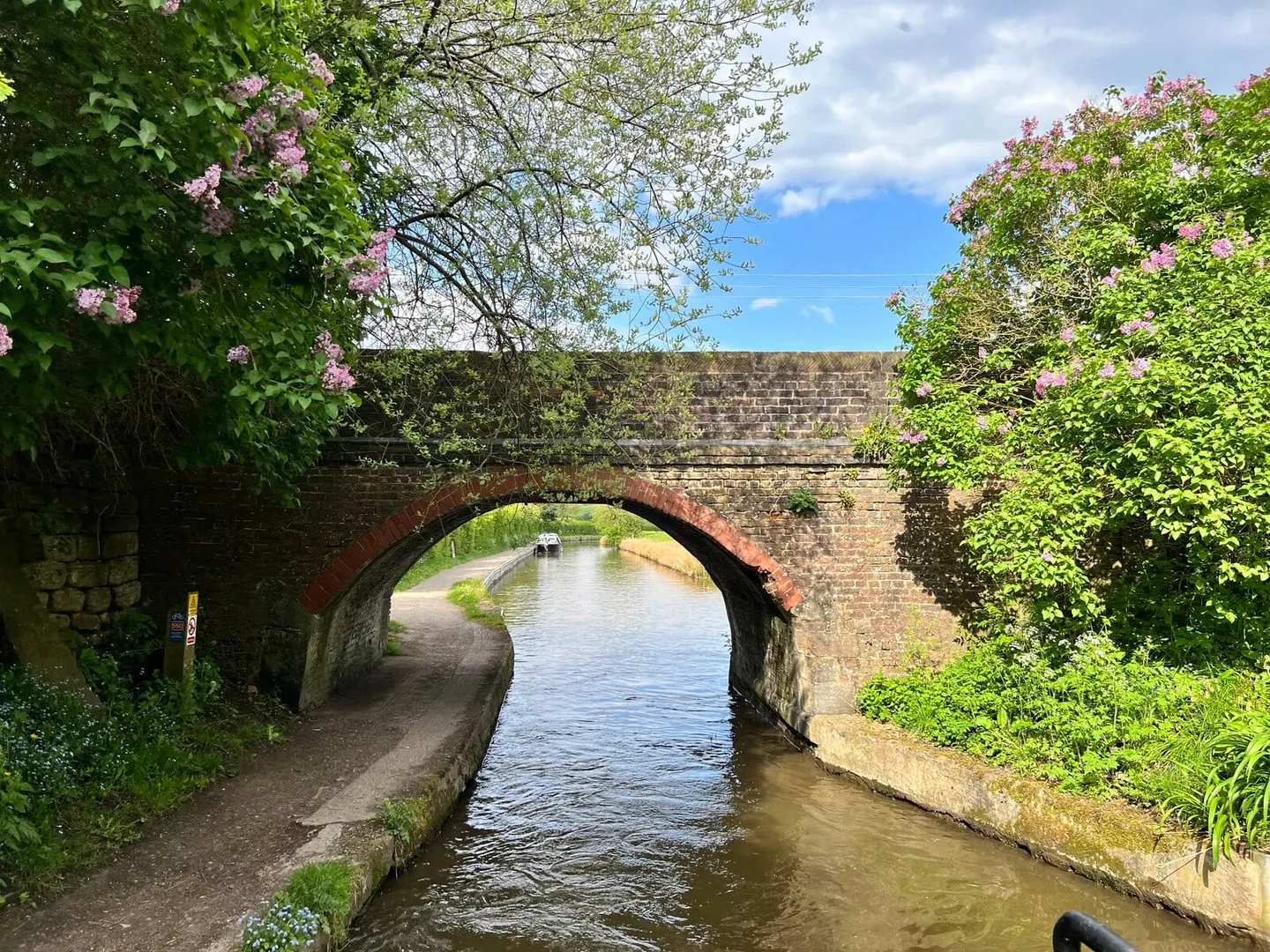 Photo of the Caldon Canal, an 18-mile canal running from Stoke-on-Trent to Froghall Wharf, central England.