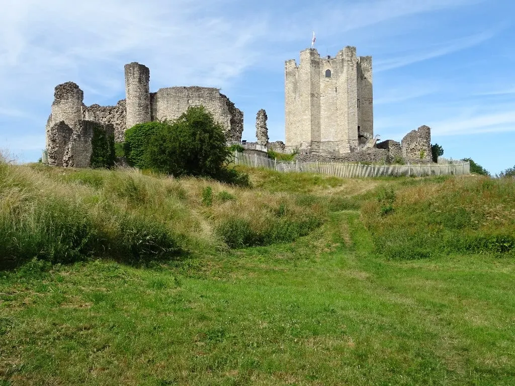 Photo of Conisbrough Castle, a ruined castle near Doncaster, South Yorkshire, northern England.