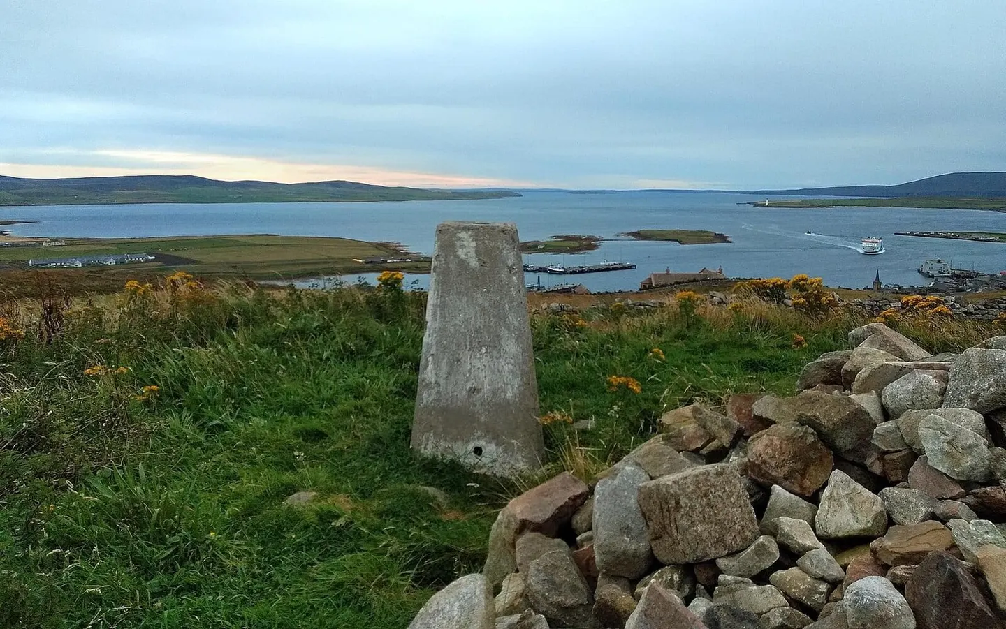 Photo: Brinkie's Brae, a viewpoint near Stromness in Hoy and West Mainland, the Orkney Islands, the Scottish Highlands and Islands.