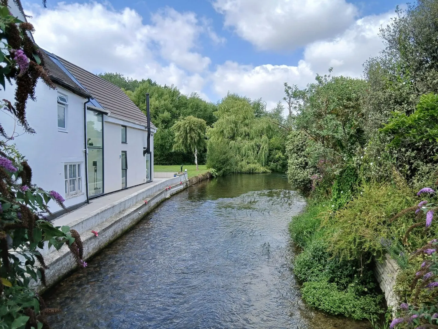 Photo of the River Lambourn, a 17-mile river running from Lambourn to River Kennet at Newbury, south east England.