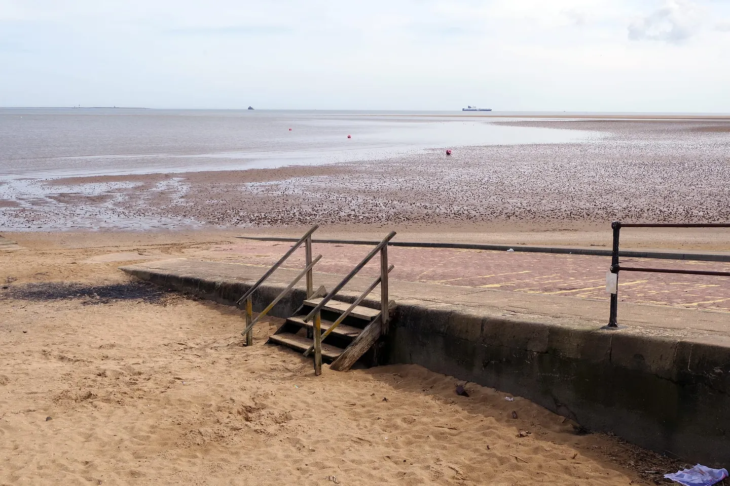 Photo of Cleethorpes, a swimming spot near Grimsby, Lincolnshire, central England.
