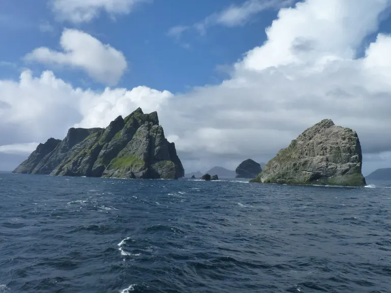Photo: Stac Lee, a 172m hill in Na h-Eileanan Siar, the Scottish Highlands and Islands.