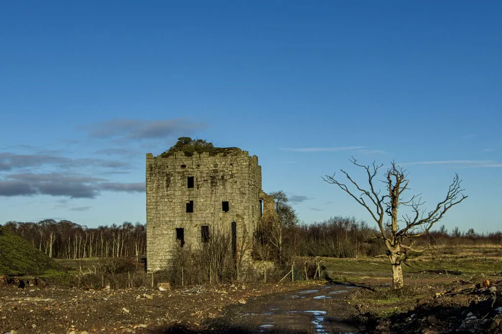 Photo of Almond Castle, a ruined castle near Linlithgow, Falkirk, central Scotland.