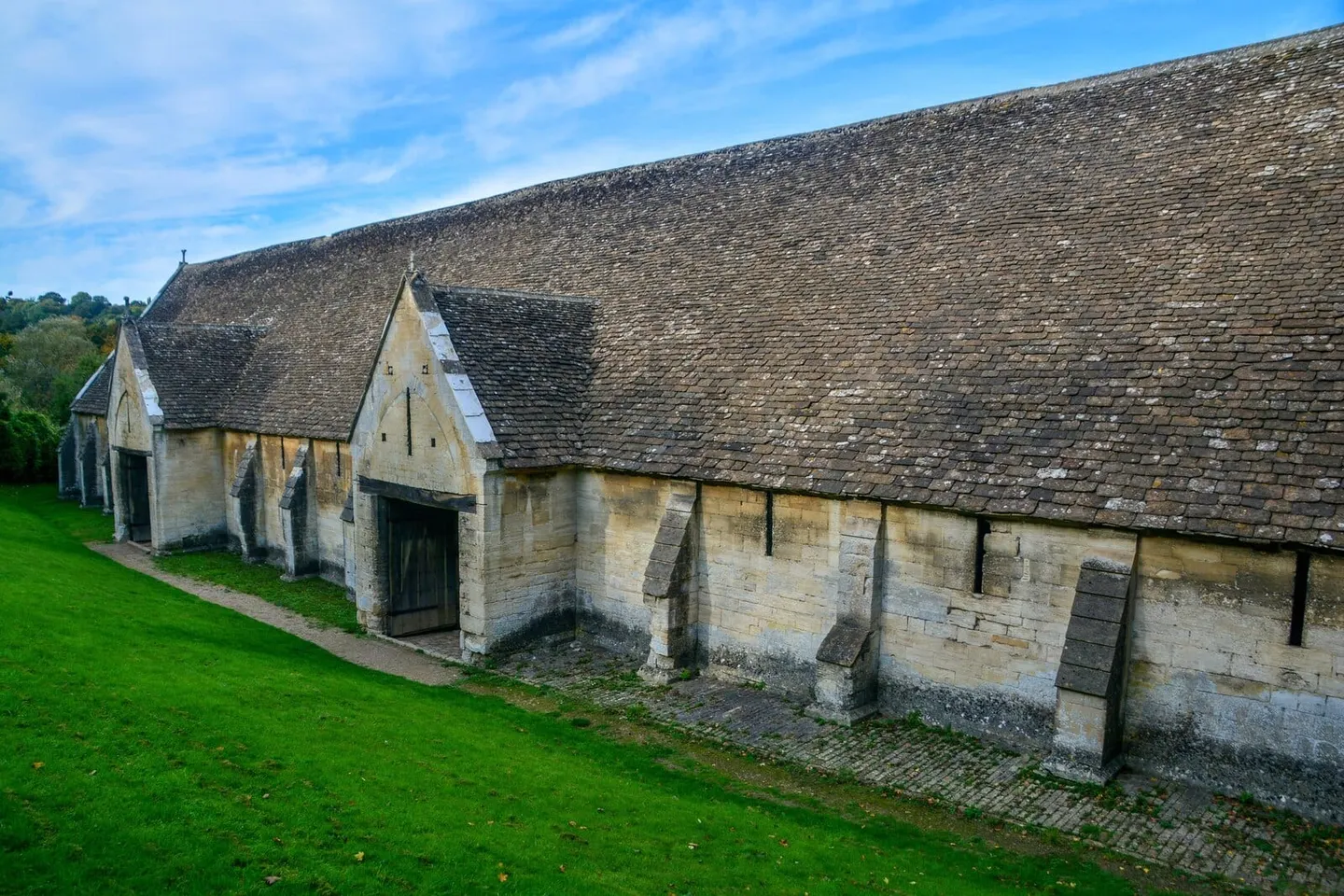 Photo of Bradford on Avon Tithe Barn, a landmark near Bradford-on-Avon in the Cotswolds, Wiltshire, south west England.