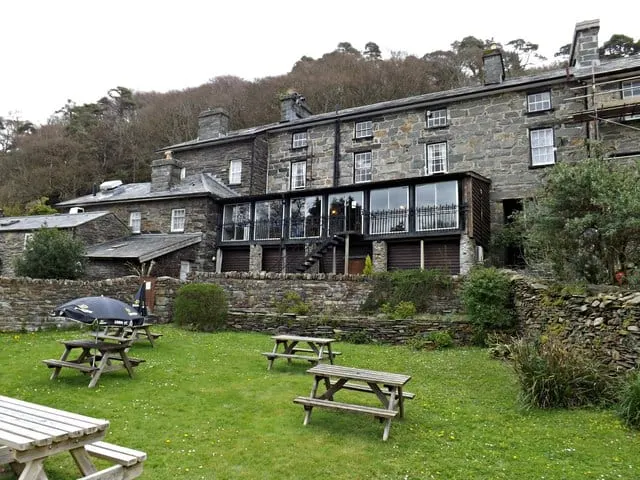 Photo of The Grapes Hotel, a pub near Maentwrog in Eryri, Gwynedd, north Wales.