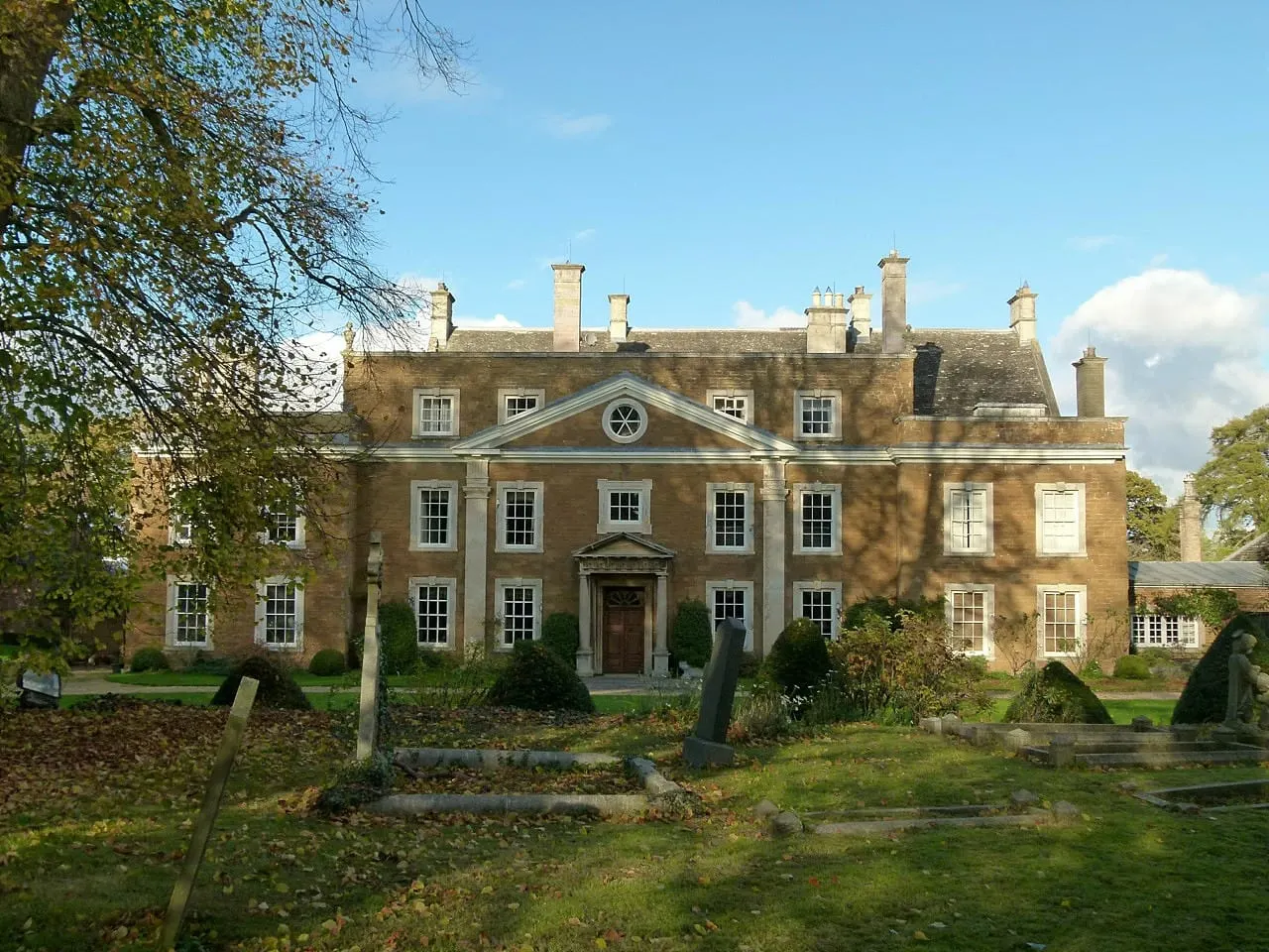 Photo of Goadby Marwood Hall Gardens, a garden in Leicestershire, central England.