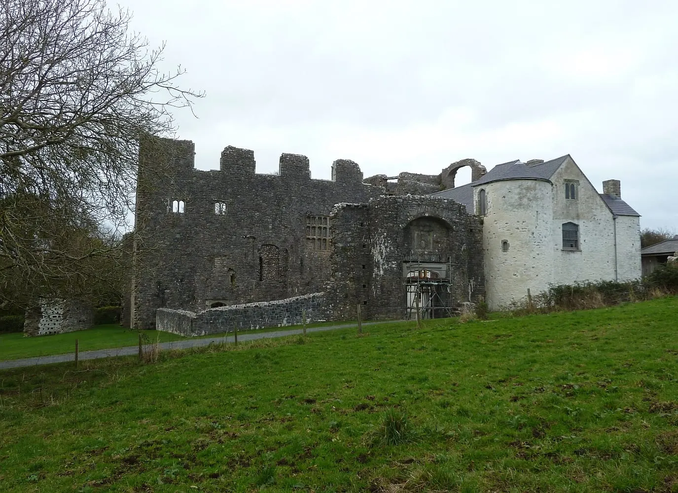 Photo of Castell Oxwich, a ruined castle in Gower, Swansea, south west Wales.
