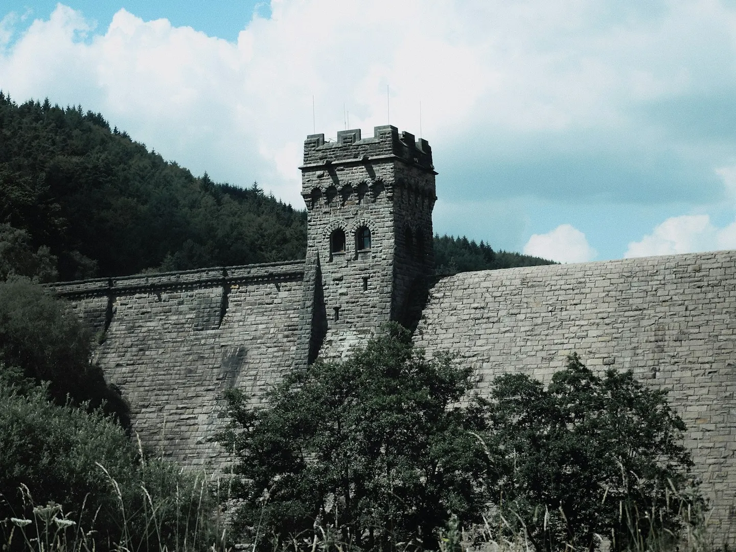 Photo of Derwent Reservoir, a reservoir near Edale in the Peak District, Derbyshire, central England.
