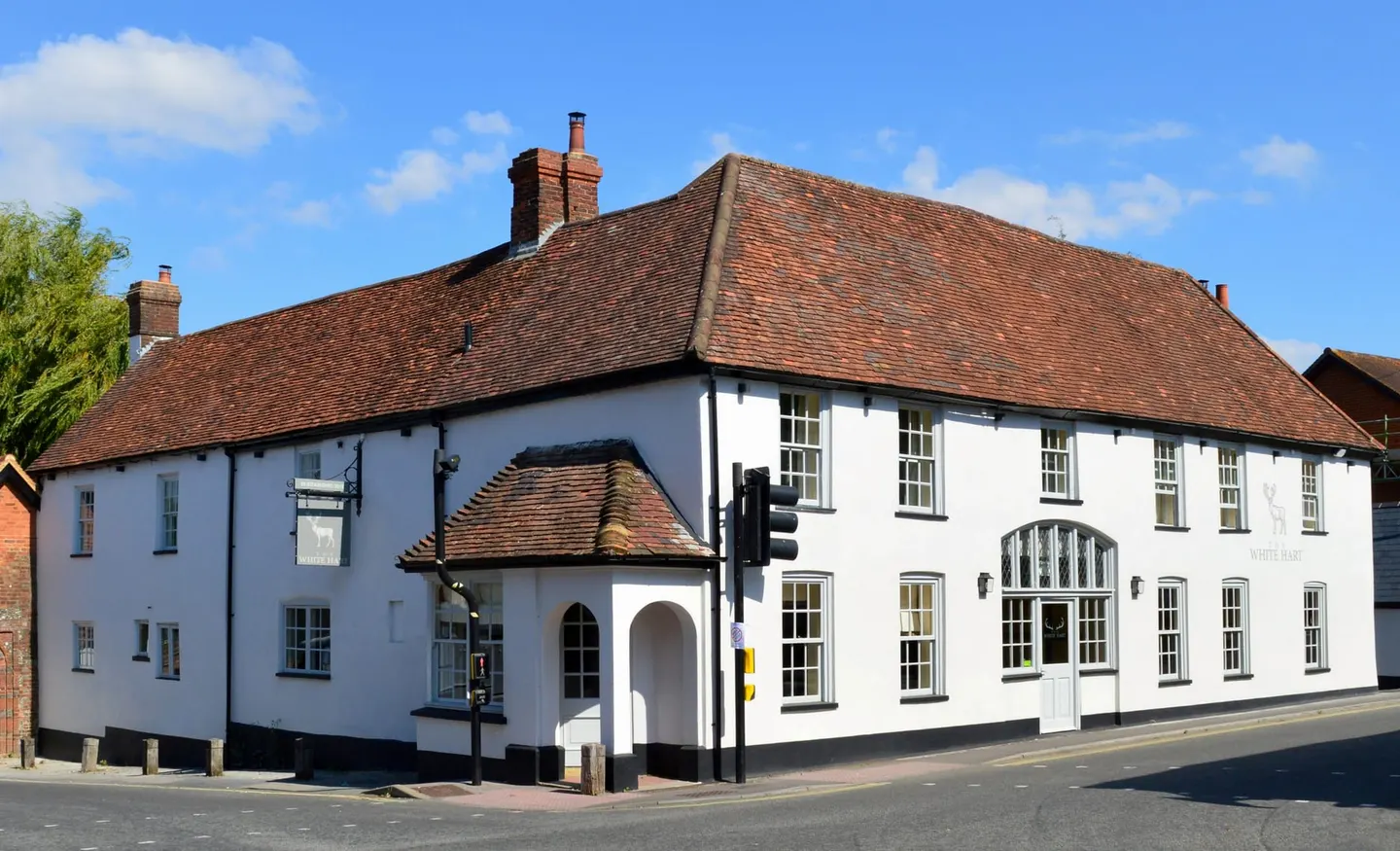 Photo of The White Hart, a pub near Overton, Hampshire, south east England.