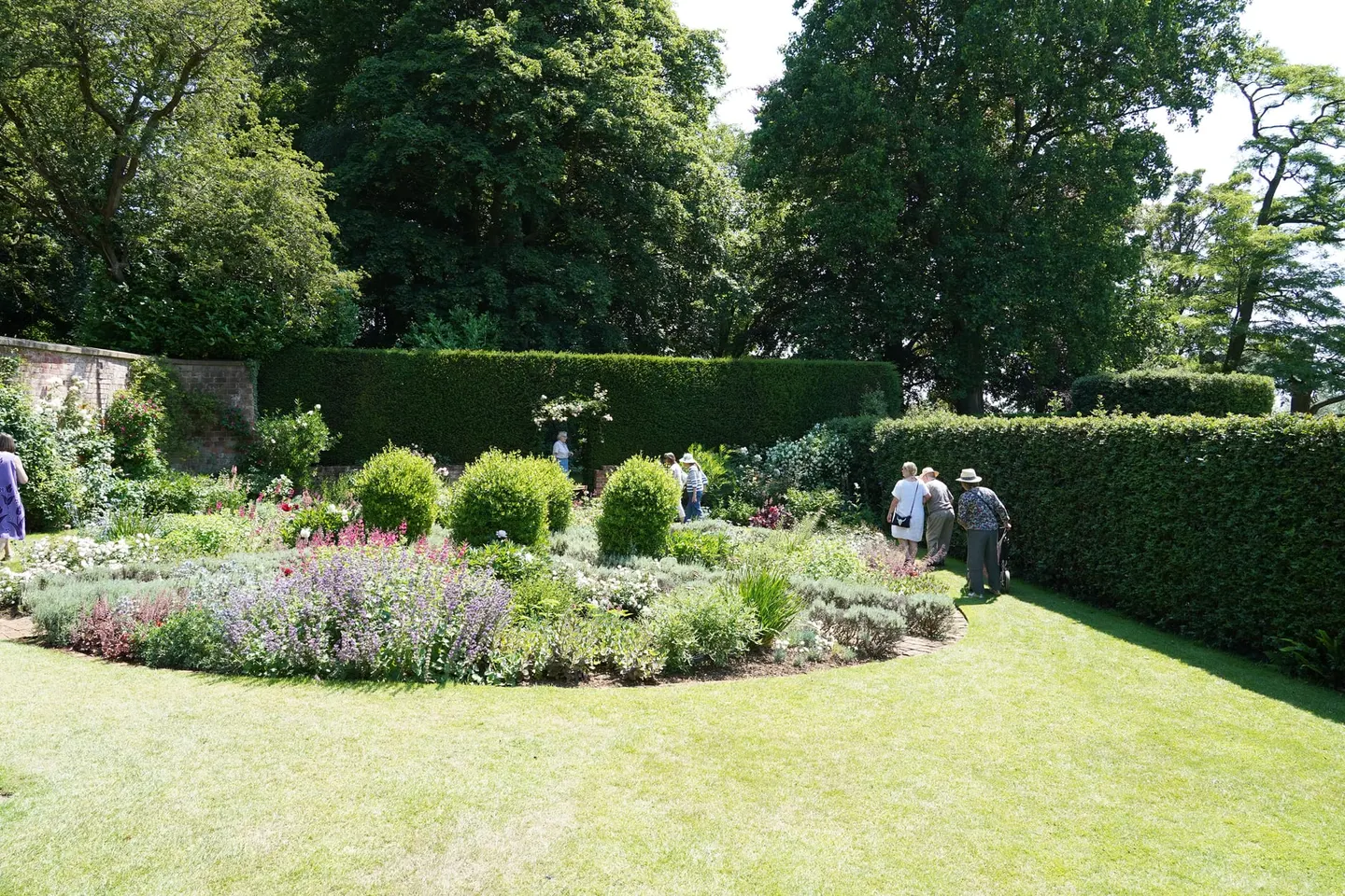 Photo of Coton Manor Garden, a garden near Guilsborough, Northamptonshire, central England.