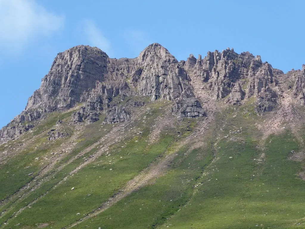 Photo: Stac Pollaidh, a 612m hill near Achiltibuie in Assynt–Coigach, Highland, the Scottish Highlands and Islands.