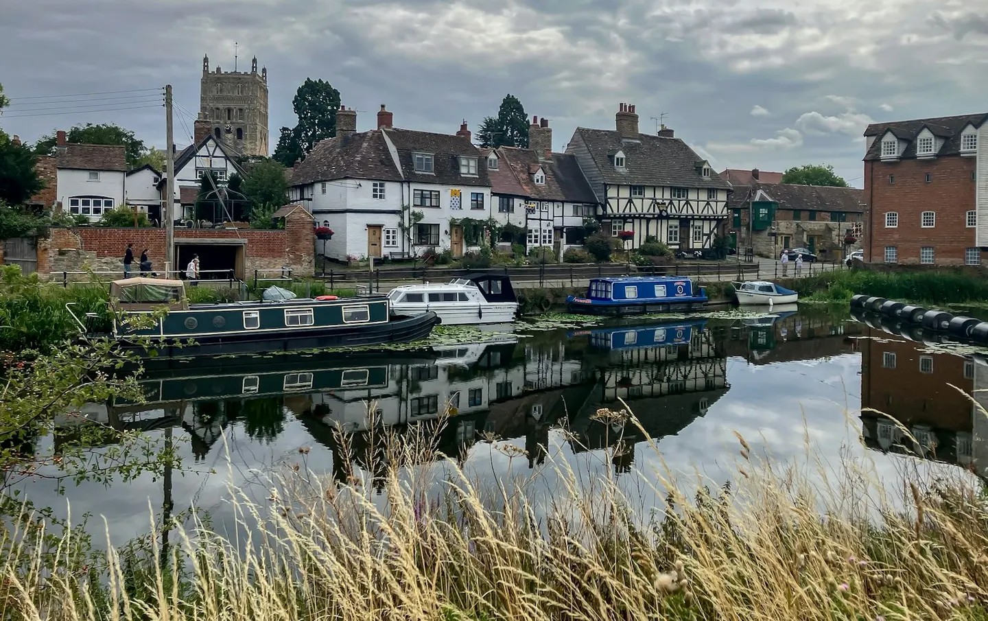 Photo of Tewkesbury Abbey, a church in Gloucestershire, south west England.