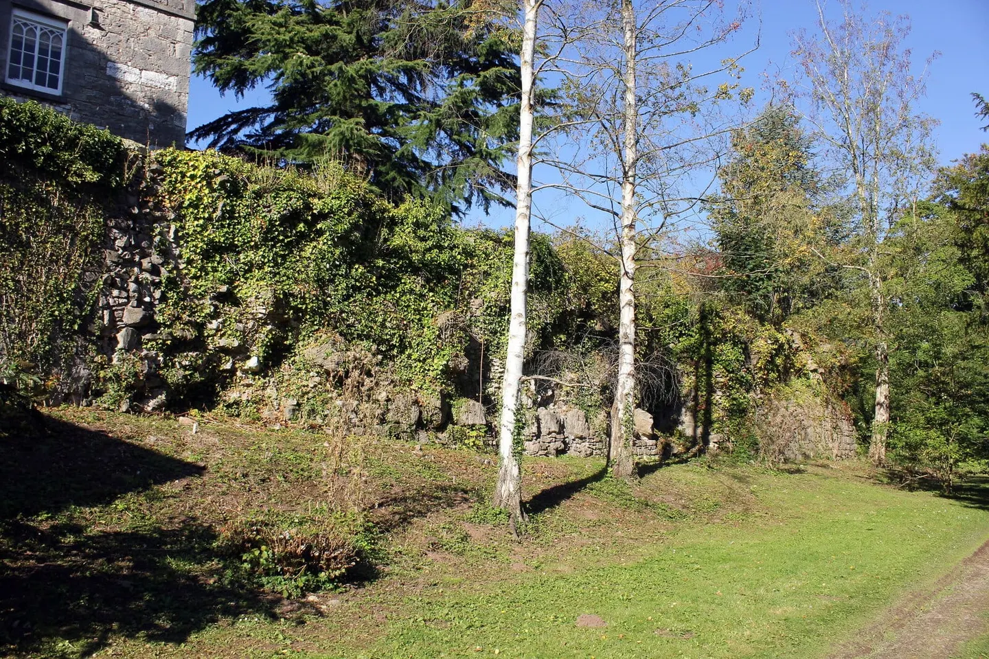 Photo of Ruthin Castle, a ruined castle in Denbighshire, north Wales.