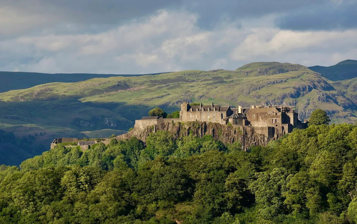 Photo of Stirling Castle, a castle in Stirling, central Scotland.
