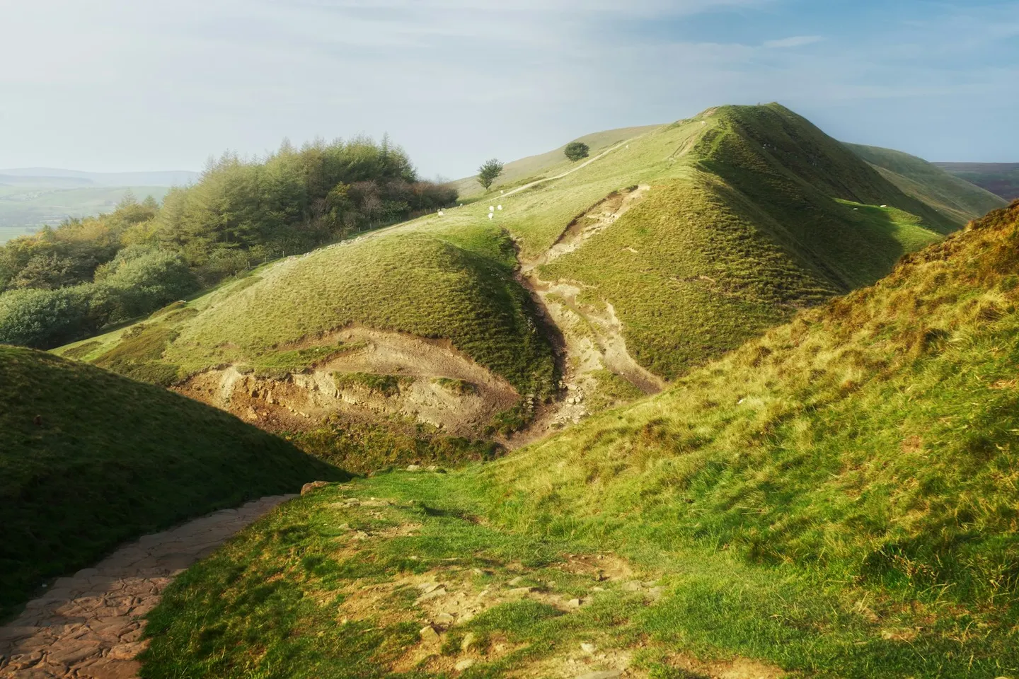 Photo: Mam Tor, a viewpoint near Edale in the Peak District, Derbyshire, central England.