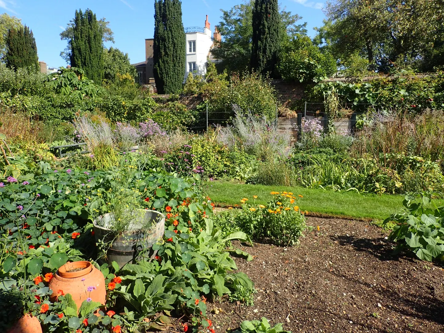 Photo of Fenton House, a house & garden in London, England.
