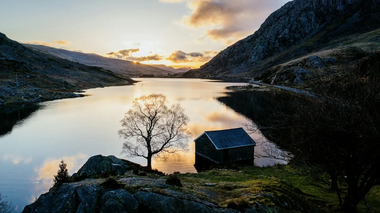 Photo of Llyn Idwal, a lake near Llanberis in Eryri, Gwynedd, north Wales.