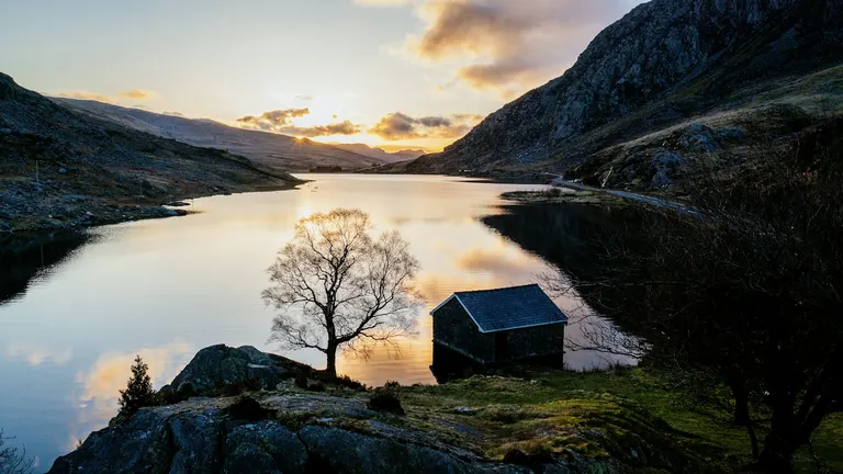 Photo of Llyn Idwal, a lake near Llanberis in Eryri, Gwynedd, north Wales.