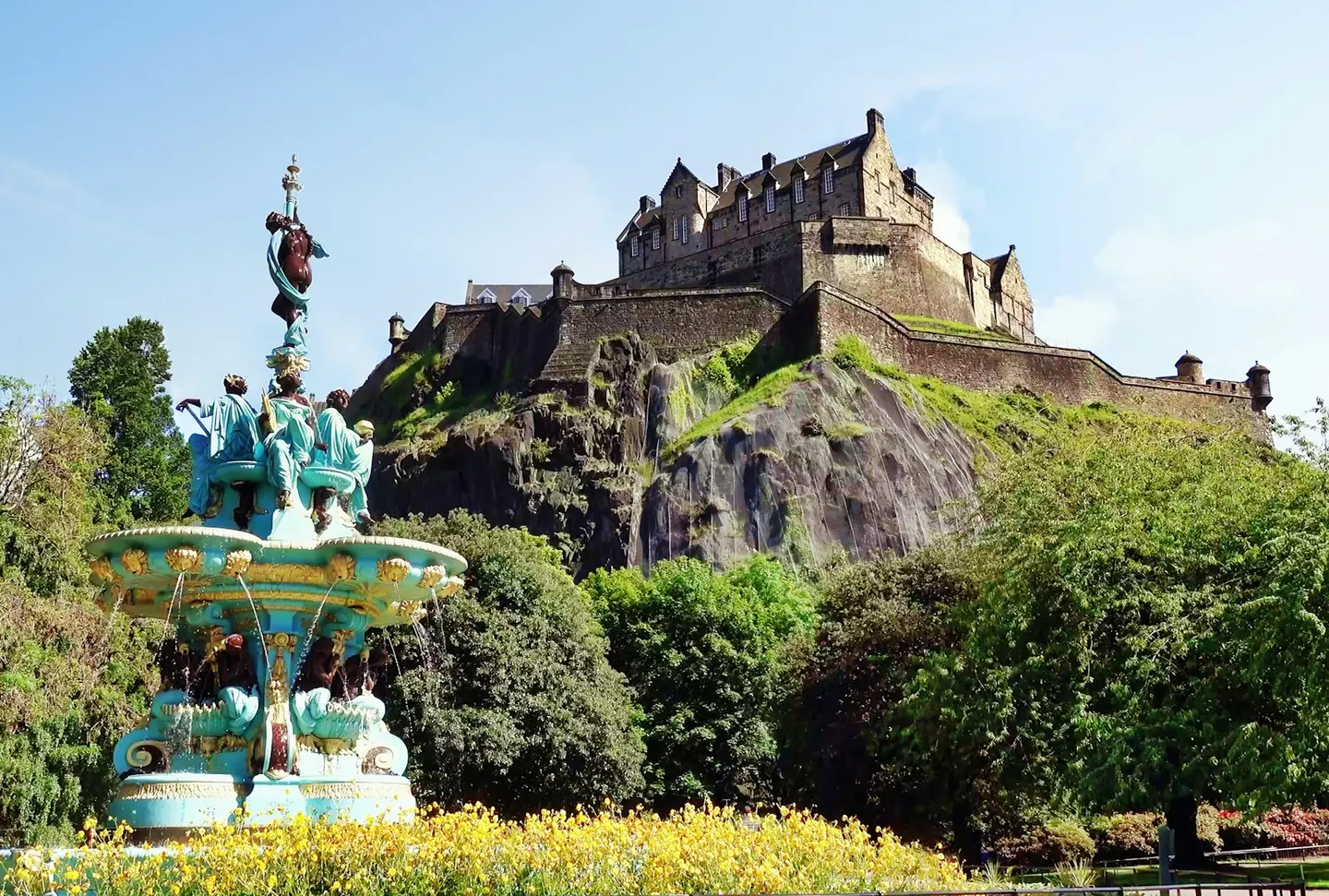 Photo of Edinburgh Castle, a castle in Edinburgh, central Scotland.