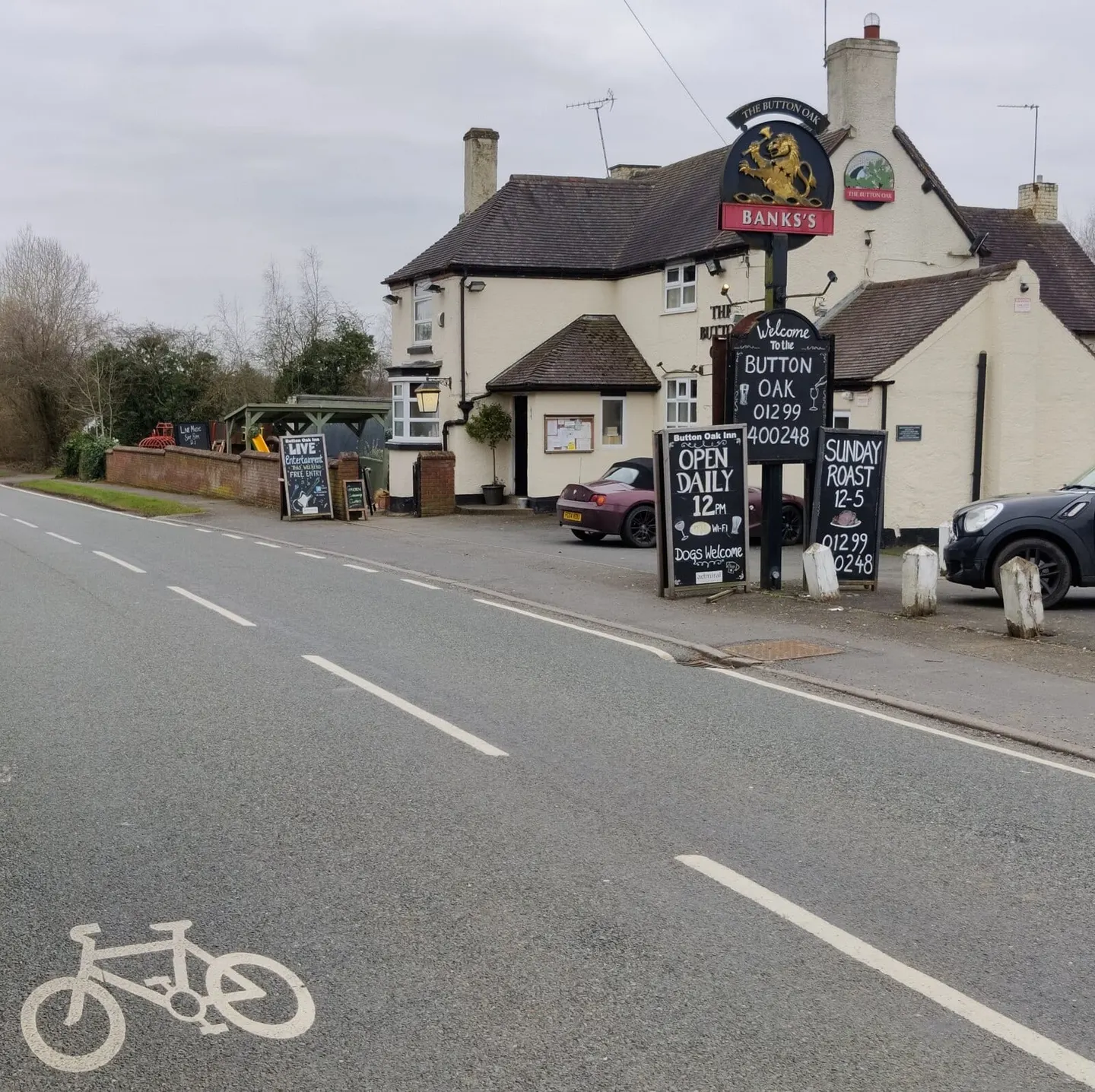 Photo of The Button Oak Inn, a pub near Bewdley, Shropshire, central England.