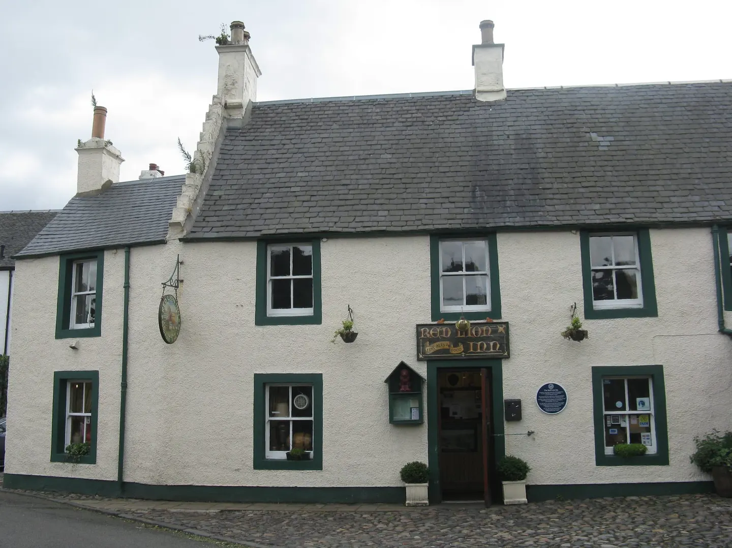 Photo of The Red Lion, Culross, a pub in Fife, central Scotland.