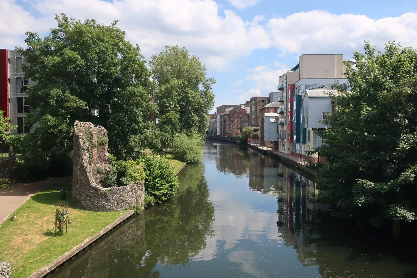 Photo of the River Wensum, a 44-mile river running from near Fakenham to River Yare at Norwich, eastern England.