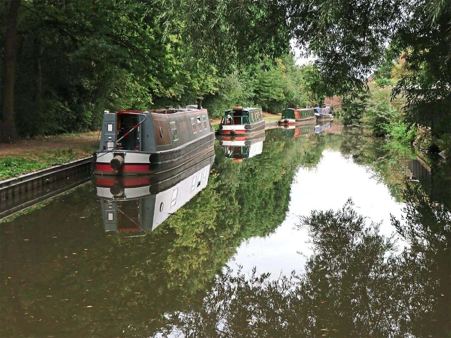Photo of the Trent & Mersey Canal, a 93-mile canal running from Preston Brook to Shardlow, England.