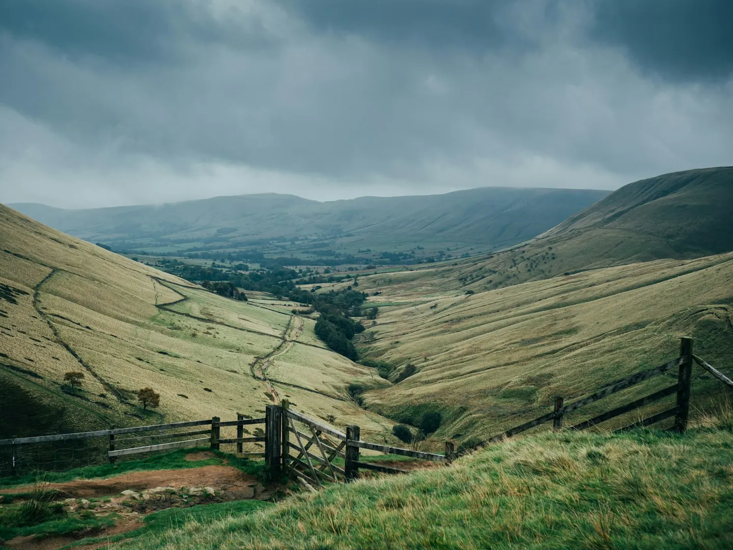 Photo: Kinder Scout, a 636m hill near Edale in the Peak District, Derbyshire, central England.