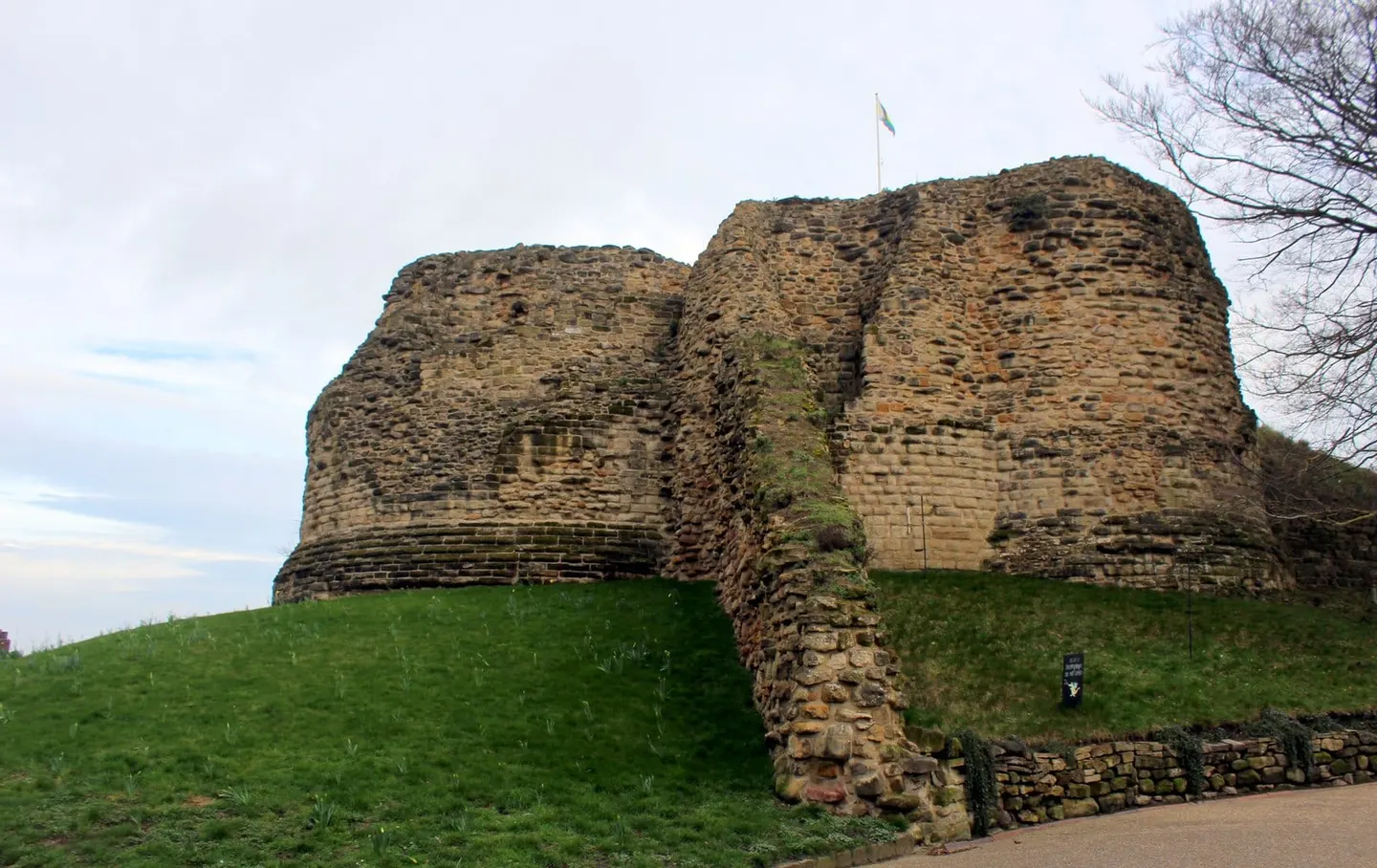 Photo of Pontefract Castle, the earthworks of a former castle near Pontefract Baghill, West Yorkshire, northern England.