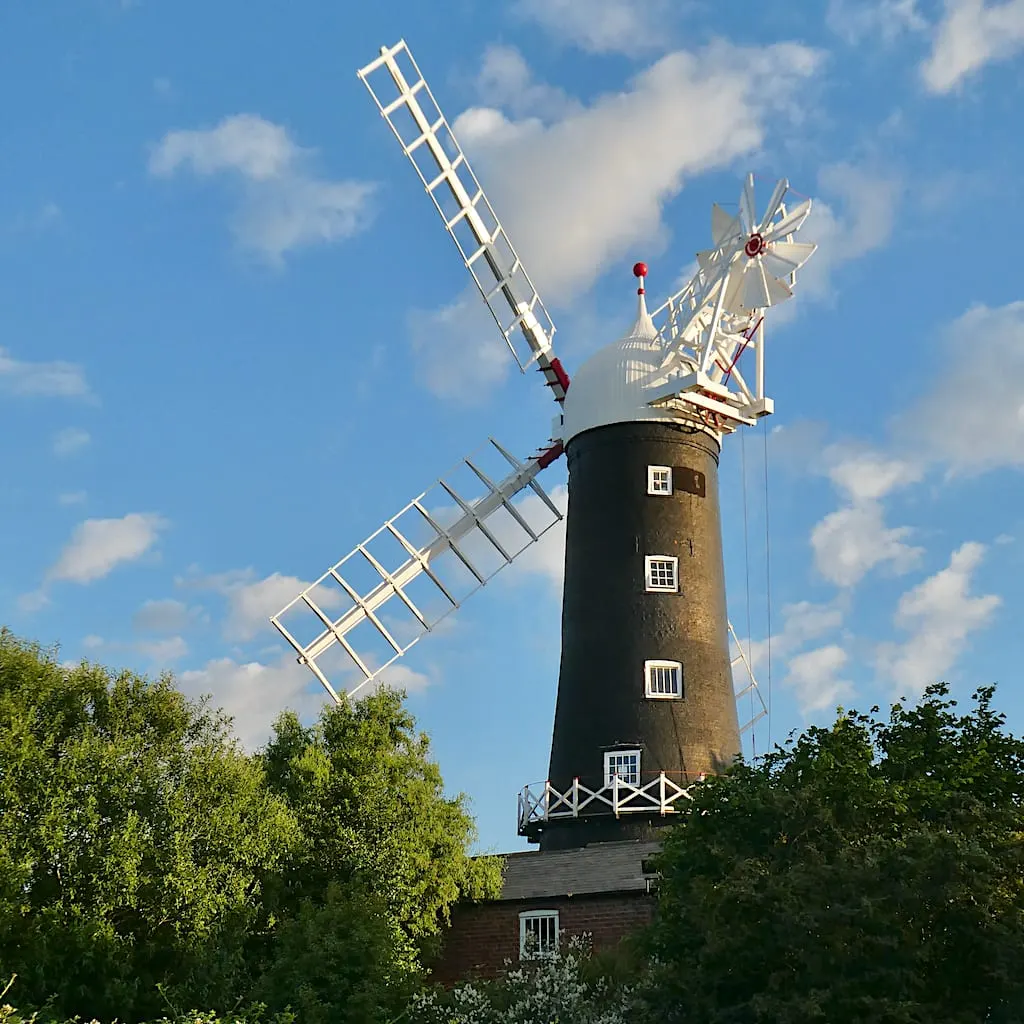Photo of Skidby Windmill, a windmill in East Riding of Yorkshire, northern England.
