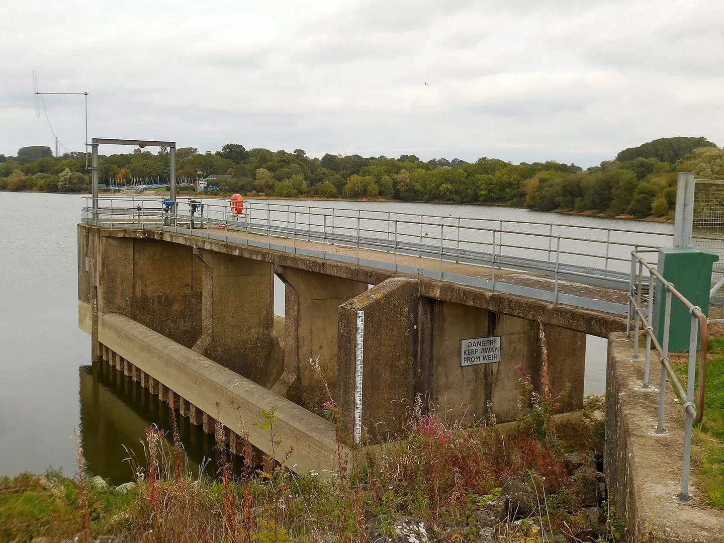 Photo of Boddington Reservoir, a reservoir near Badby, Northamptonshire, central England.