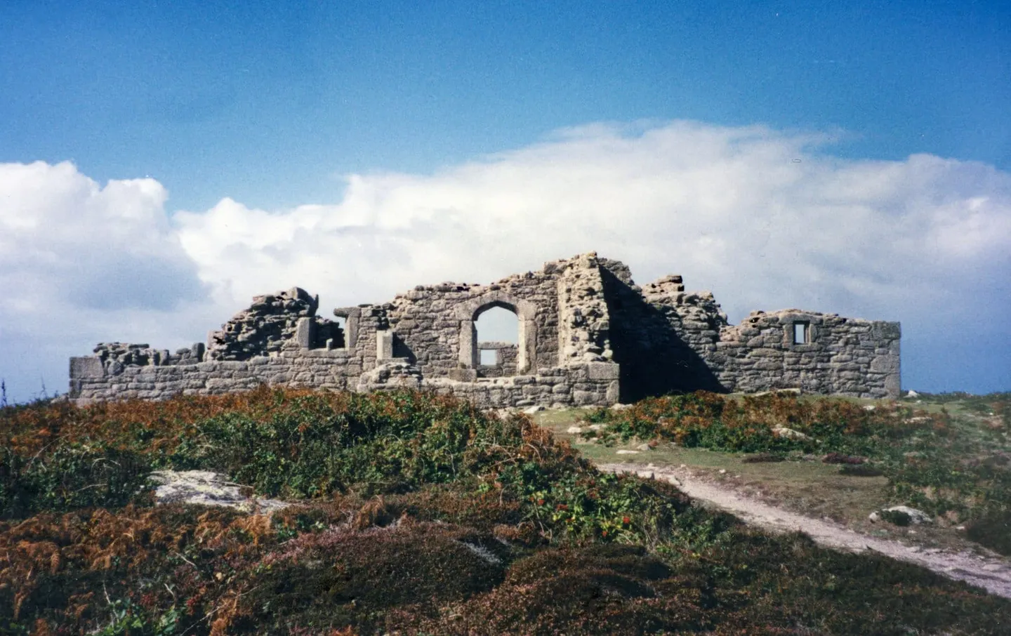 Photo of King Charles' Castle, a ruined castle in Cornwall, south west England.