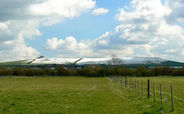Photo: Liddington Hill, a 277m hill near Aldbourne in the North Wessex Downs, Wiltshire, south west England.