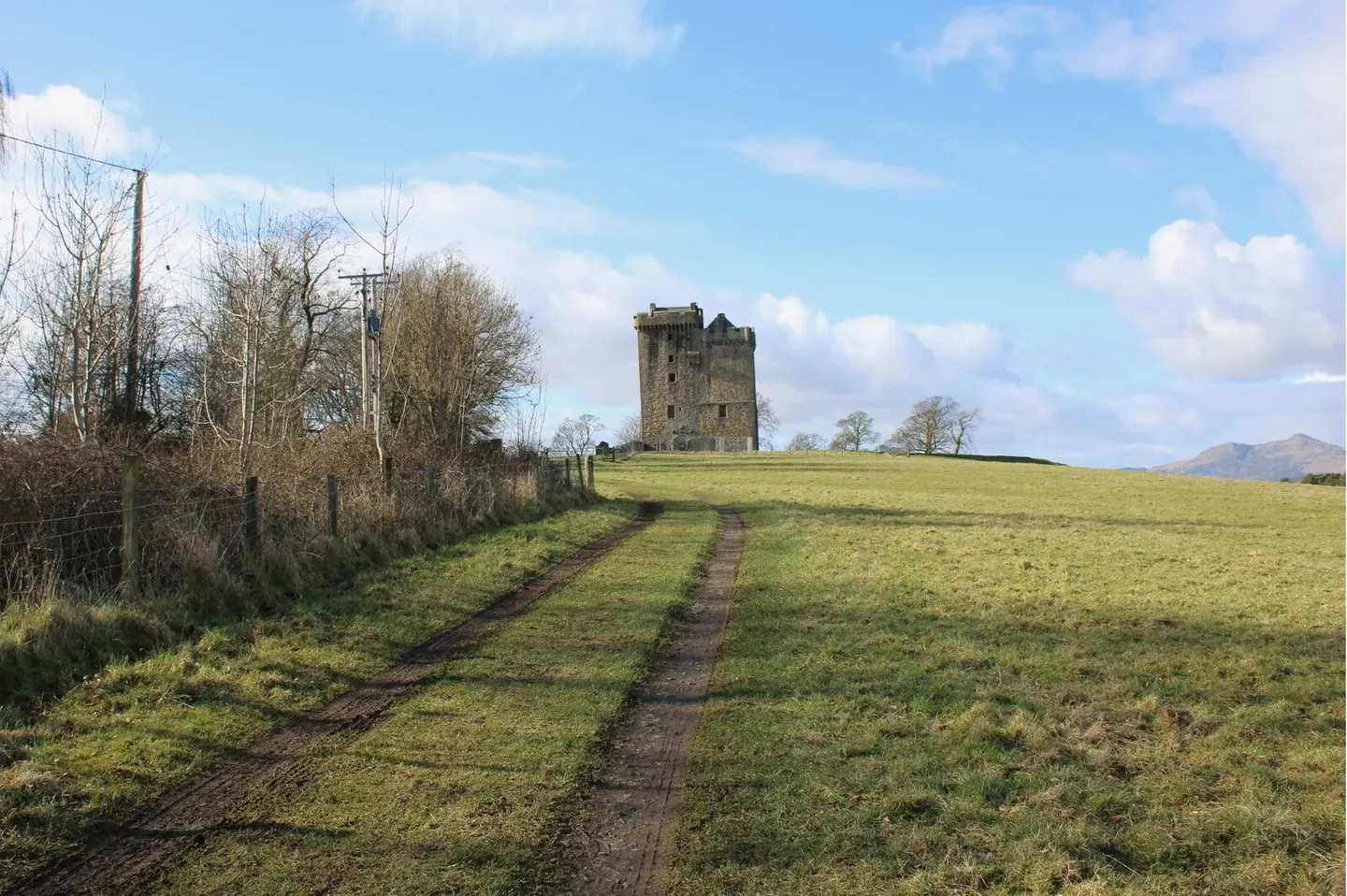 Photo of Clackmannan Tower, a ruined castle in Clackmannanshire, central Scotland.