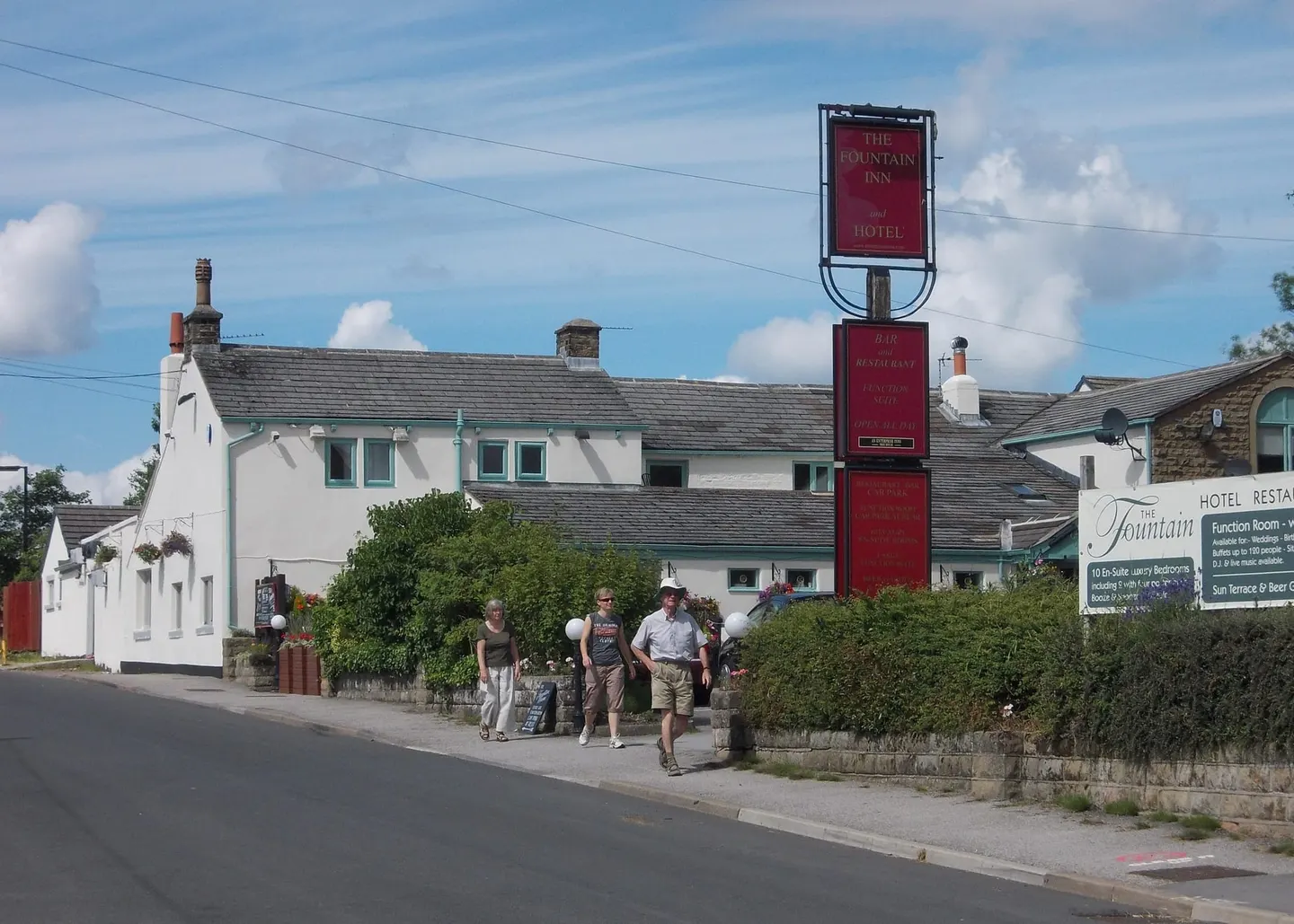 Photo of The Fountain Inn, a pub near Ingbirchworth, South Yorkshire, northern England.