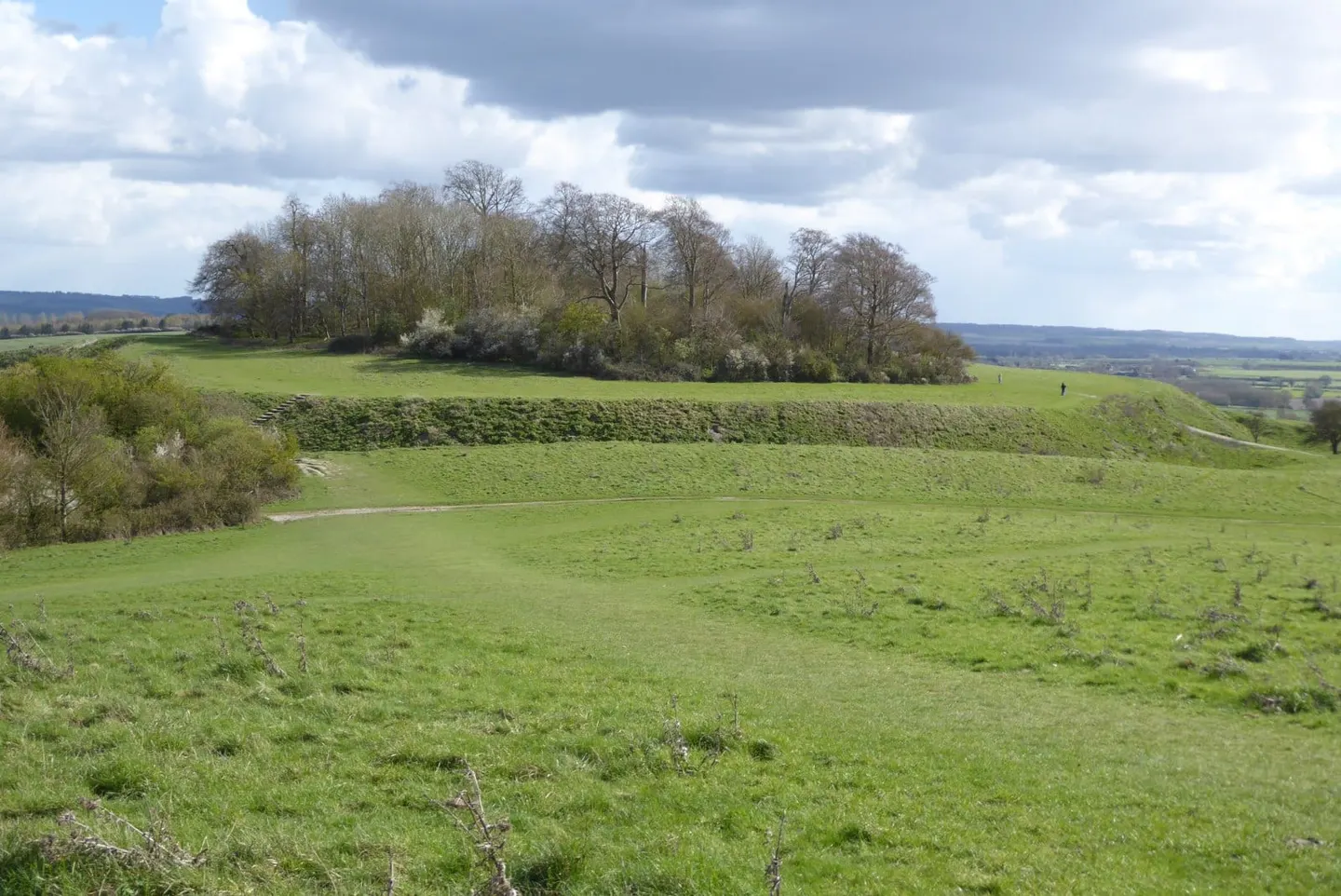 Photo: Wittenham Clumps, a viewpoint near Dorchester-on-Thames in the North Wessex Downs, Oxfordshire, south east England.