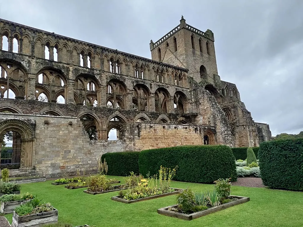 Photo of Jedburgh Abbey, a ruined abbey in the Scottish Borders, southern Scotland.