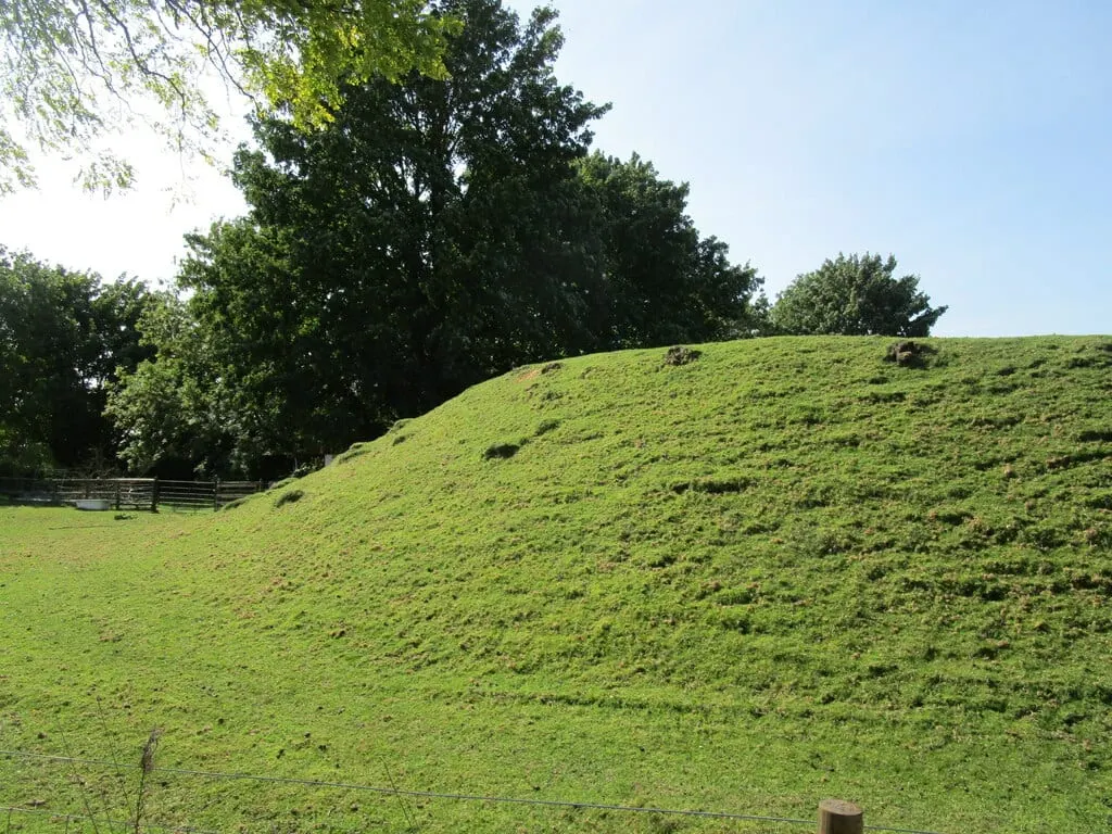 Photo of Sulgrave Castle Hill, the earthworks of a former castle in Northamptonshire, central England.