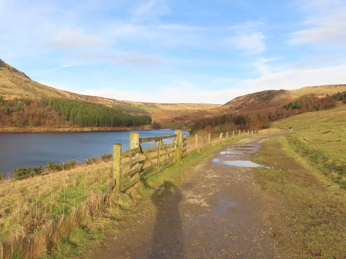 Photo of Dove Stone Reservoir, a reservoir near Uppermill in the Peak District, Greater Manchester, north west England.