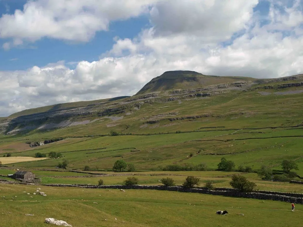 Photo: Ingleborough, a 723m hill near Ingleton in the Yorkshire Dales, North Yorkshire, northern England.