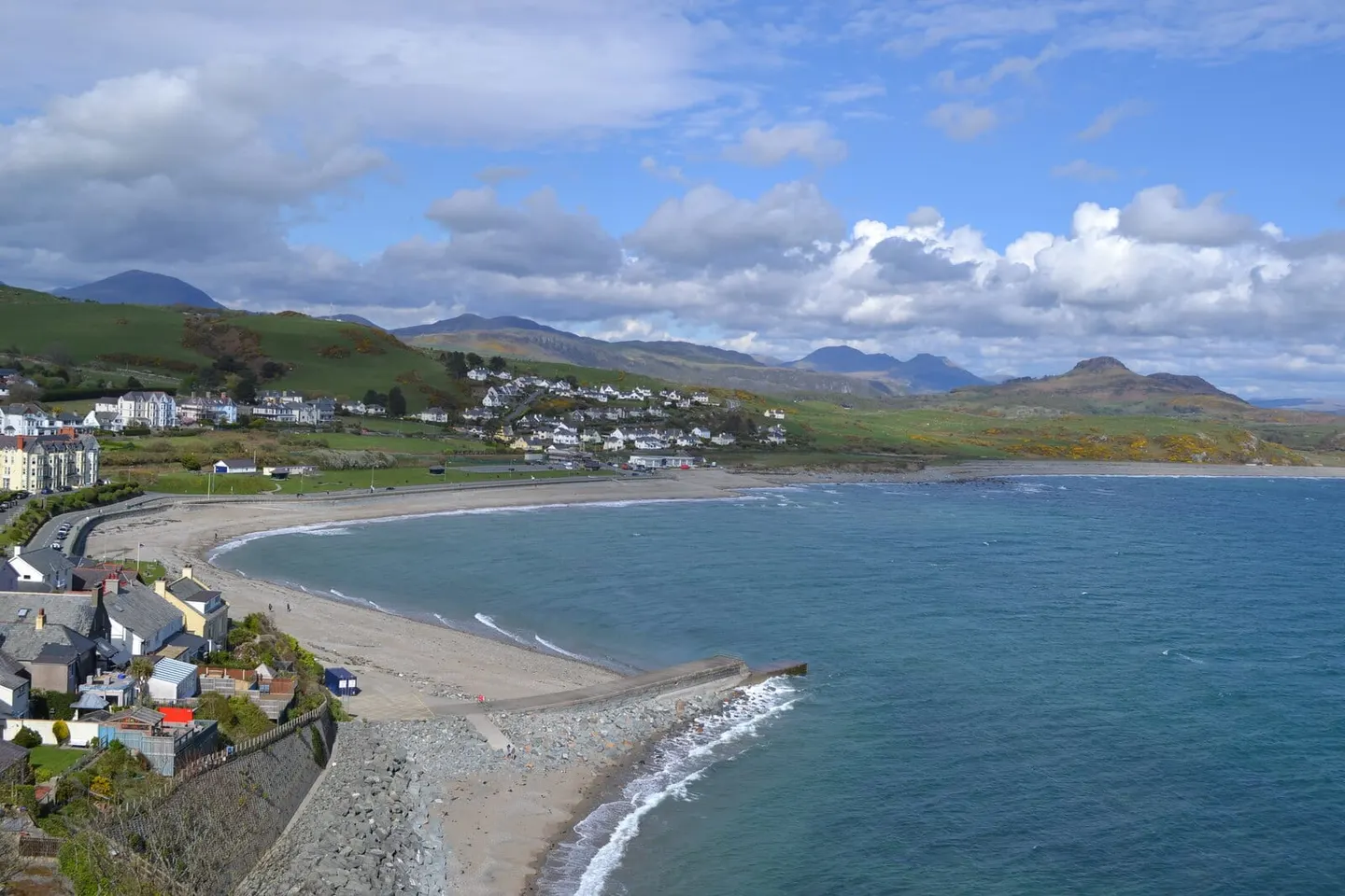 Photo of Criccieth Beach, a beach in Gwynedd, north Wales.