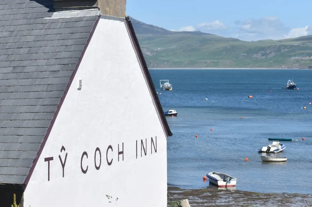 Photo of Tŷ Coch Inn, a pub near Morfa Nefyn in Llŷn, Gwynedd, north Wales.