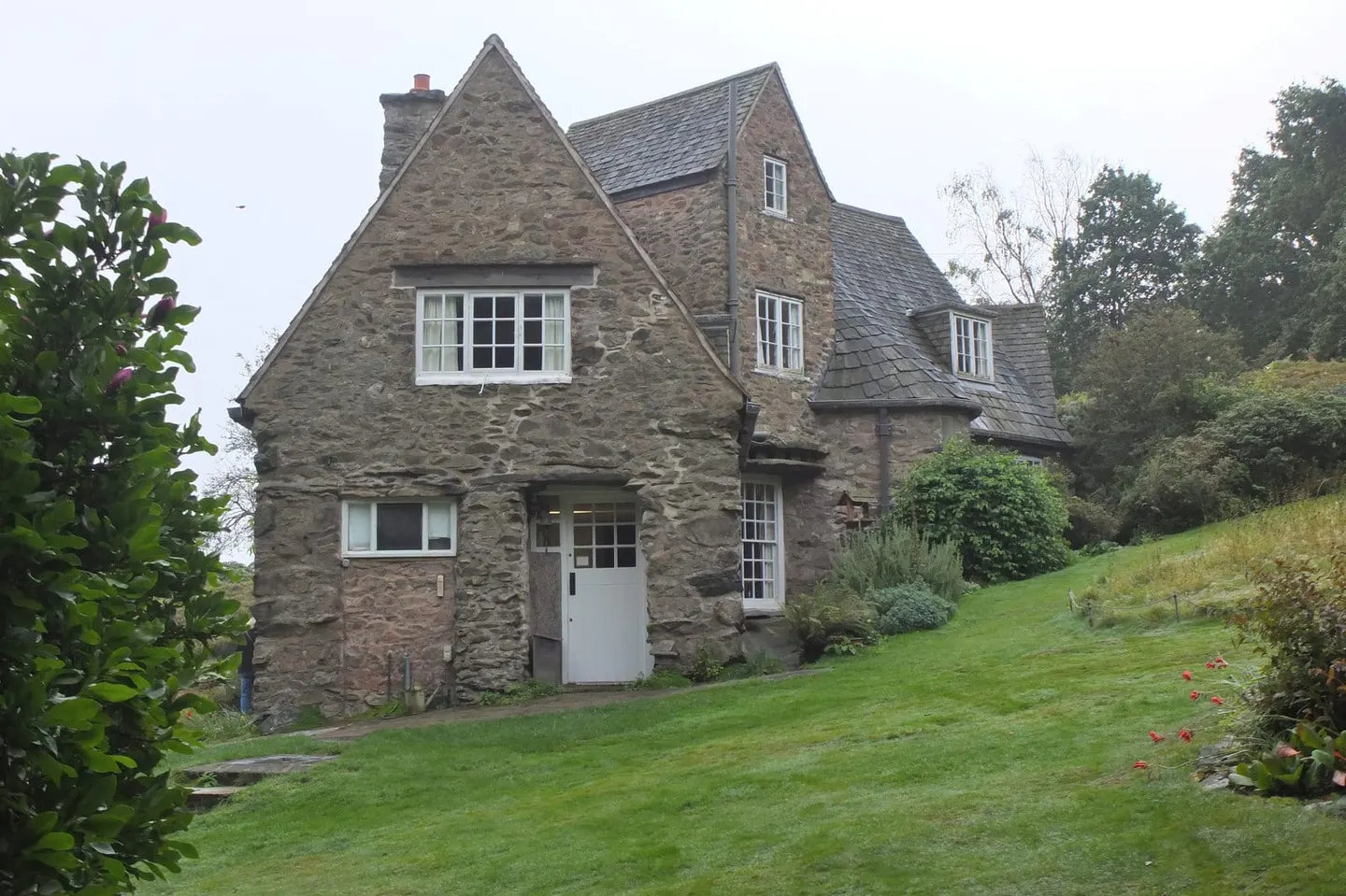 Photo of Stoneywell Cottage, a house & garden near Ulverscroft, Leicestershire, central England.