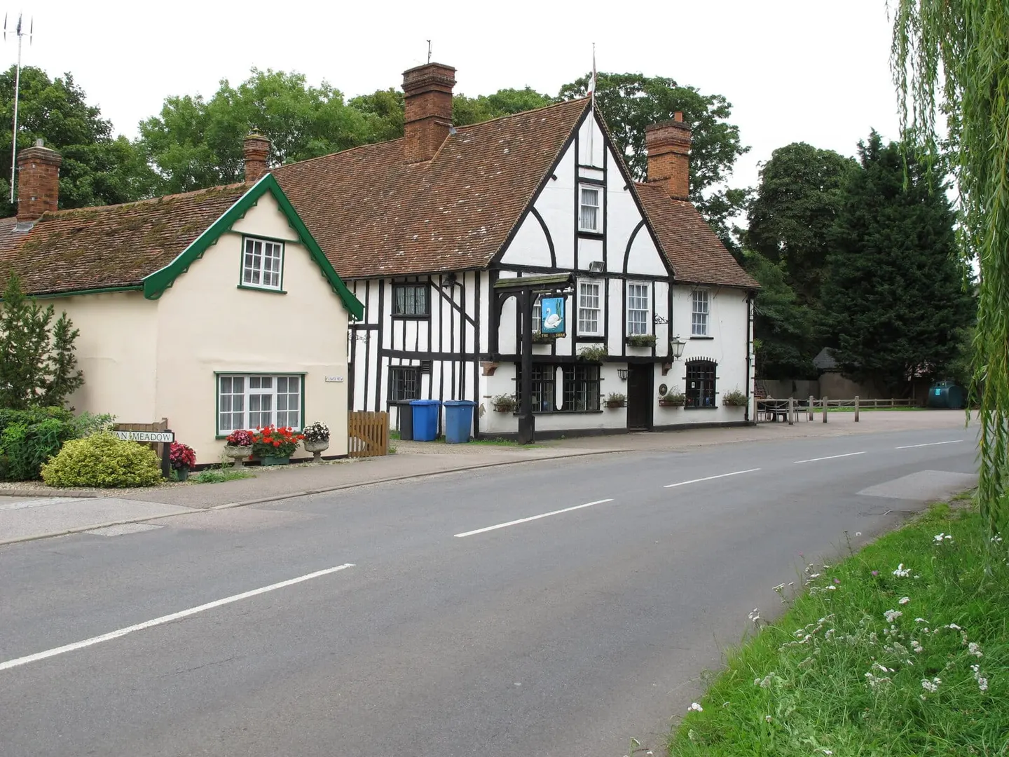 Photo of The Swan (Stratford St Mary), a gastropub in Dedham Vale, Suffolk, eastern England.