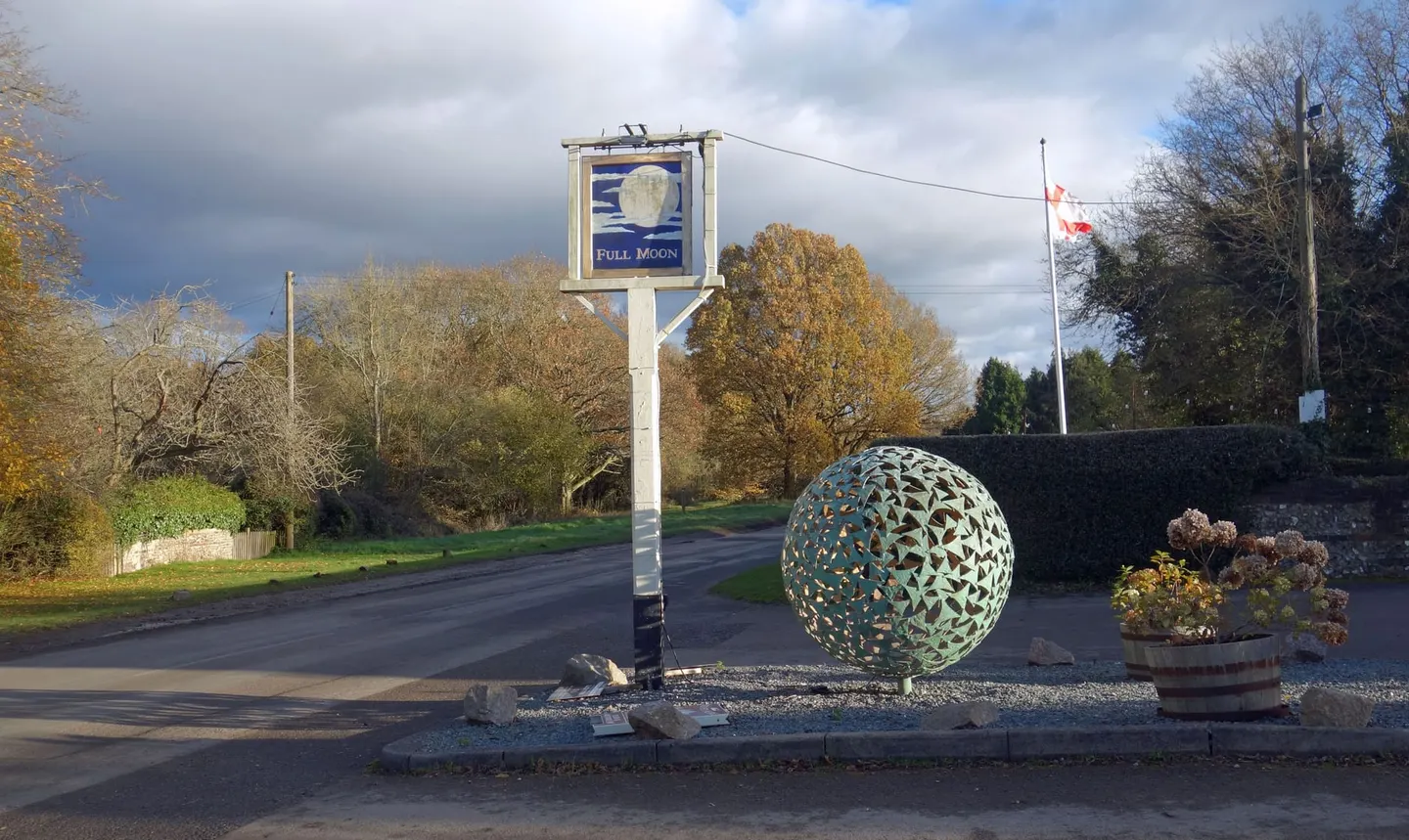 Photo of The Full Moon, a pub near Cholesbury in the Chilterns, Buckinghamshire, south east England.
