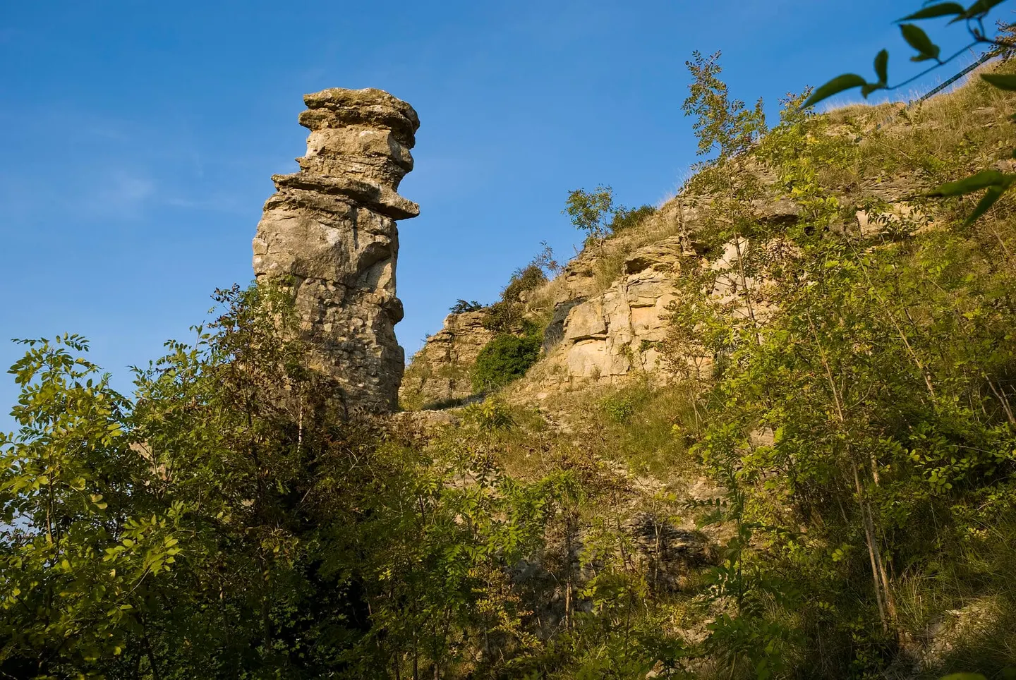 Photo of Devil's Chimney, a rock formation near Cheltenham, Gloucestershire, south west England.